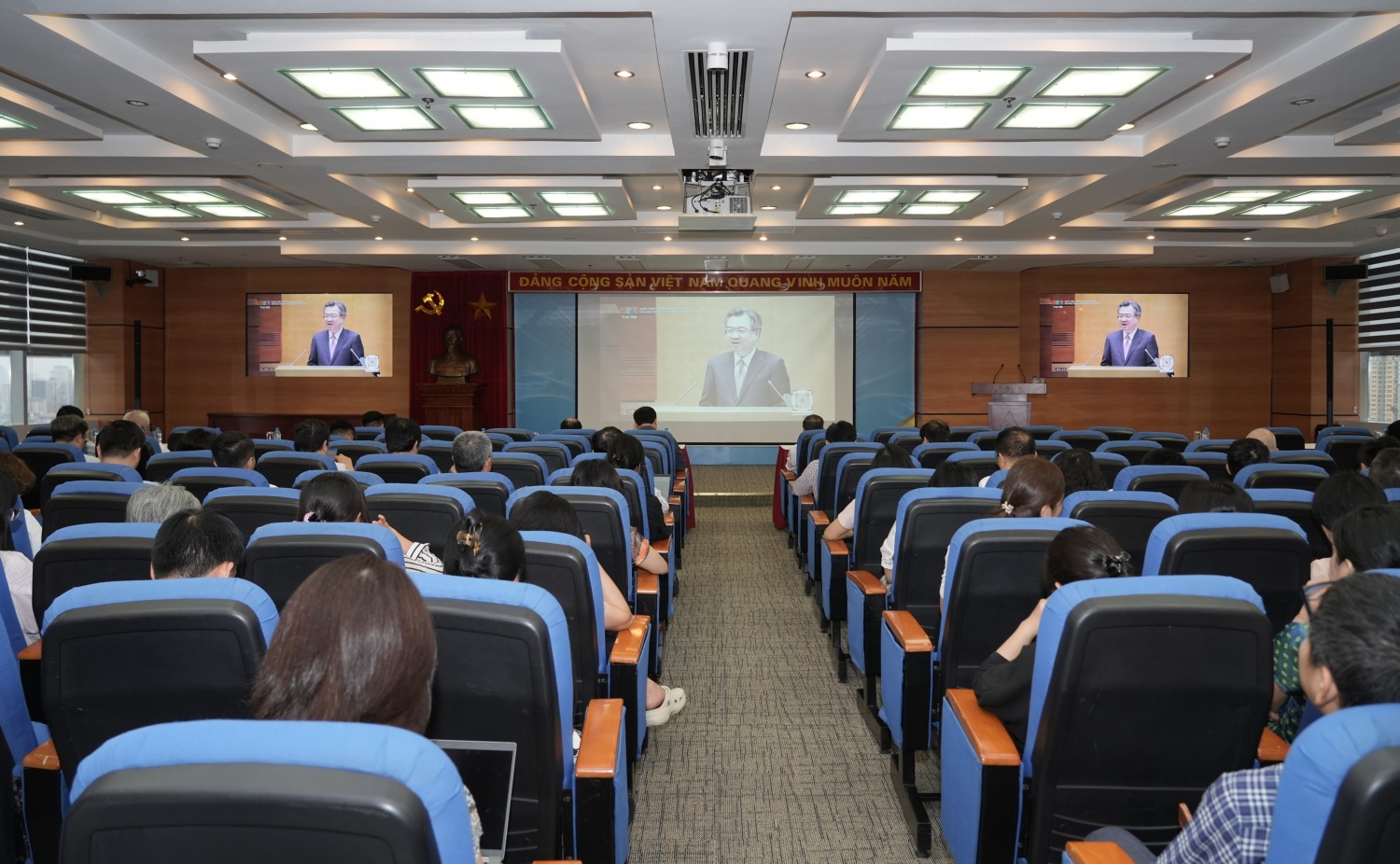 Petrovietnam: Gần 2.400 đảng viên tham gia học tập, quán triệt triển khai Nghị quyết Hội nghị Trung ương 3 Petrovietnam: Gần 2.400 đảng viên tham gia học tập, quán triệt triển khai Nghị quyết Hội nghị Trung ương 3