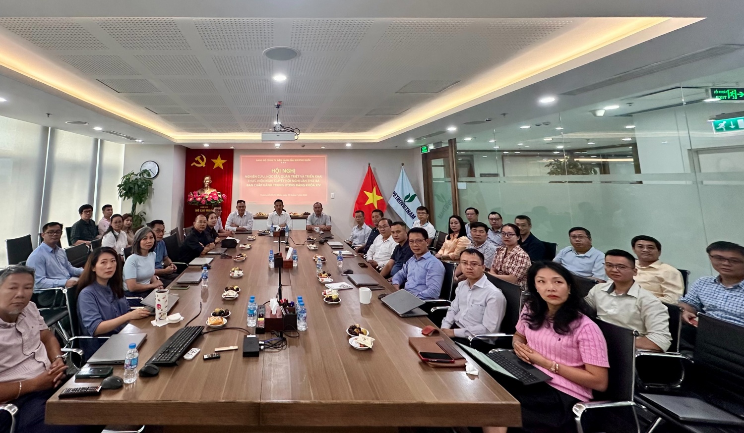 Gần 2.400 đảng viên Petrovietnam tham gia học tập, quán triệt triển khai Nghị quyết Hội nghị Trung Ương 3 Petrovietnam: Gần 2.400 đảng viên tham gia học tập, quán triệt triển khai Nghị quyết Hội nghị Trung ương 3