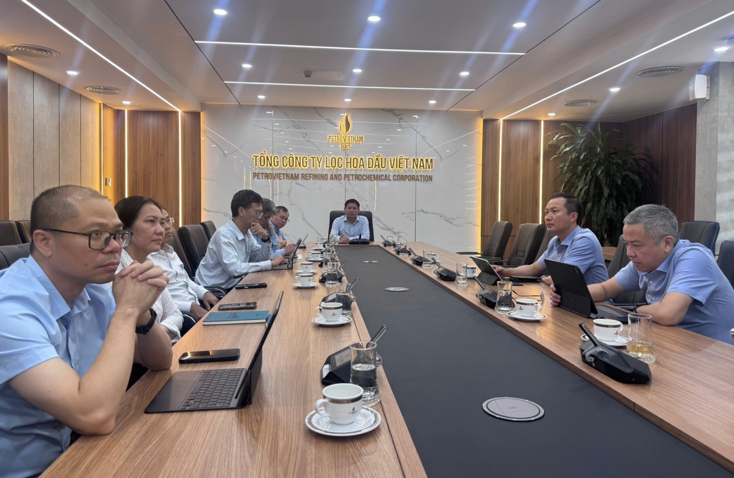 Gần 2.400 đảng viên Petrovietnam tham gia học tập, quán triệt triển khai Nghị quyết Hội nghị Trung Ương 3 Gần 2.400 đảng viên Petrovietnam tham gia học tập, quán triệt triển khai Nghị quyết Hội nghị Trung Ương 3