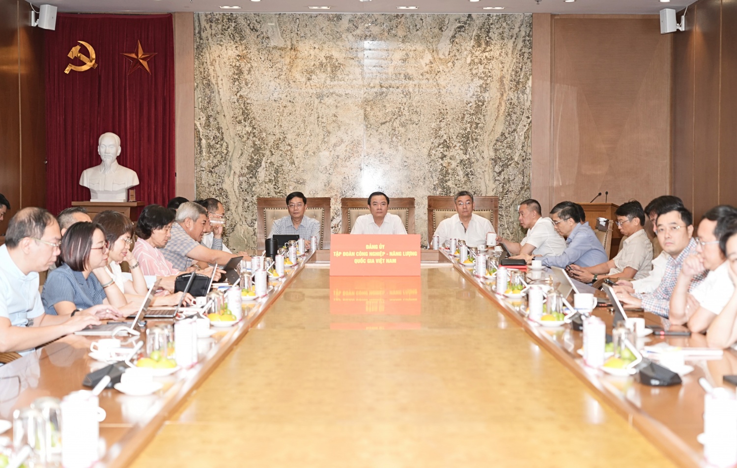 Petrovietnam: Gần 2.400 đảng viên tham gia học tập, quán triệt triển khai Nghị quyết Hội nghị Trung ương 3 Petrovietnam: Gần 2.400 đảng viên tham gia học tập, quán triệt triển khai Nghị quyết Hội nghị Trung ương 3