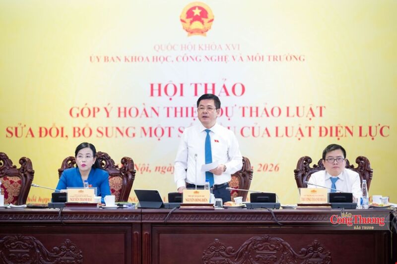 Phó Chủ tịch Quốc hội Nguyễn Hồng Diên phát biểu tại hội thảo.