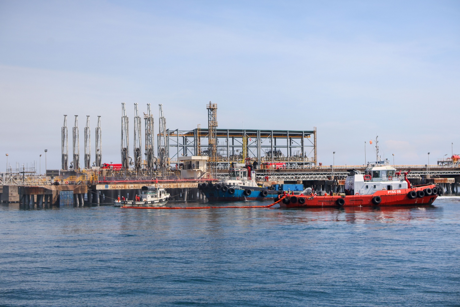 BSR nâng cao khả năng ứng phó trước các tình huống khẩn cấp tại Cảng Jetty - NMLD Dung Quất BSR nâng cao khả năng ứng phó trước các tình huống khẩn cấp tại Cảng Jetty - NMLD Dung Quất