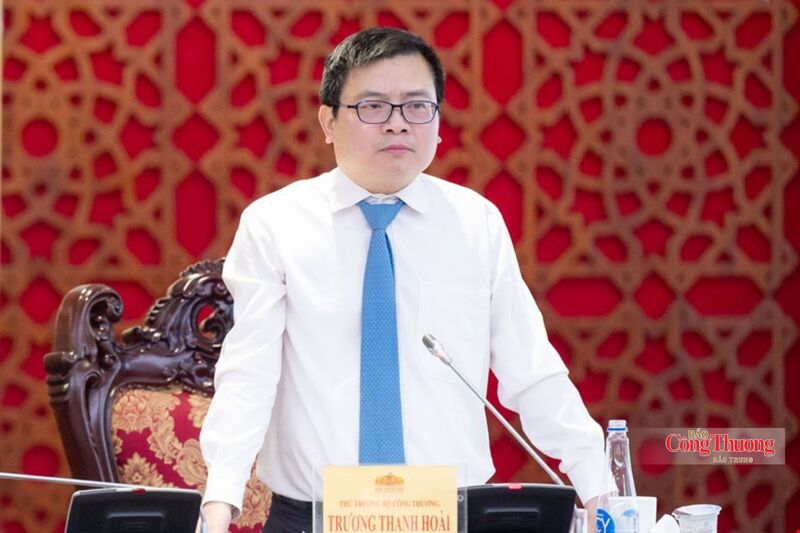 Thứ trưởng Bộ Công Thương Trương Thanh Hoài phát biểu tại hội thảo.