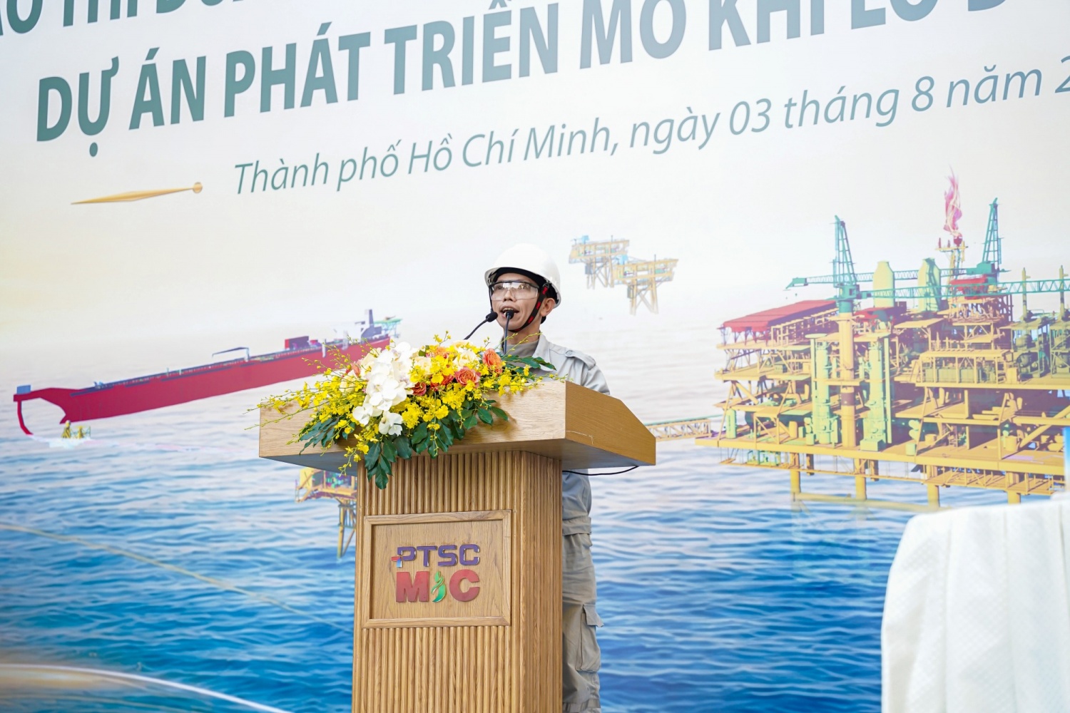 Đại diện kỹ sư, người lao động Dự án phát biểu hưởng ứng phong trào thi đua, thể hiện quyết tâm hoàn thành các mục tiêu đề ra Đại diện kỹ sư, người lao động Dự án phát biểu hưởng ứng phong trào thi đua, thể hiện quyết tâm hoàn thành các mục tiêu đề ra