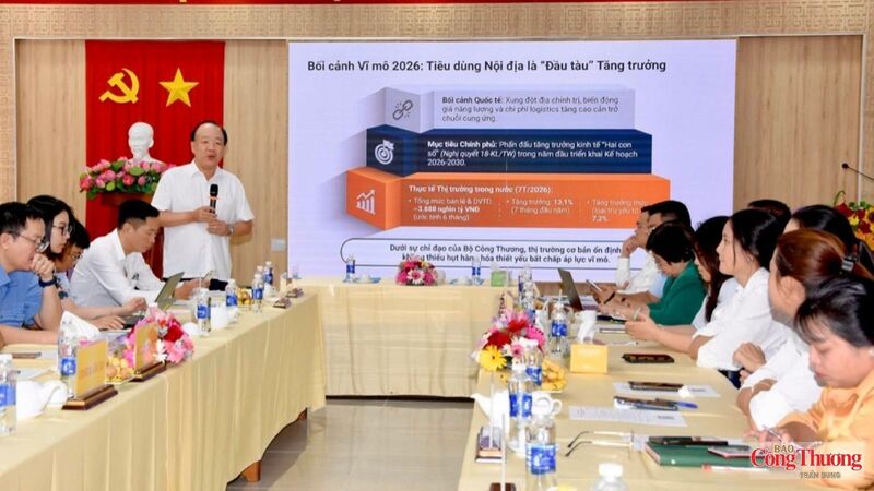 Ông Trần Hữu Linh, Cục trưởng Cục Quản lý và Phát triển thị trường trong nước (Bộ Công Thương), phát biểu tại hội nghị.