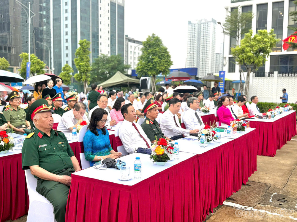 Đại biểu tham dự lễ gắn biển Công viên An Hòa và phố Nguyễn Hữu An clo_br_1787895508922-1499454592867780915-7448912013364701859-3b969bd8b695f5b3a5e16fca2c5059ff.jpg