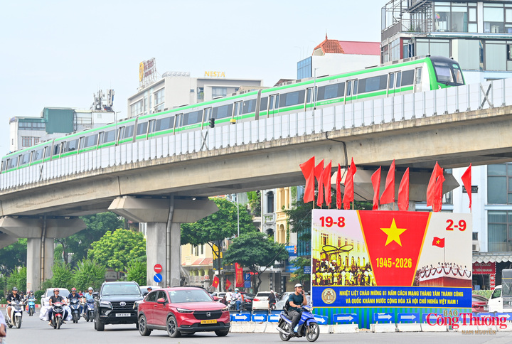 Tấm pano nổi bật tại góc phố Hào Nam trở thành điểm nhấn cho không gian đô thị hướng về ngày lễ lớn.
