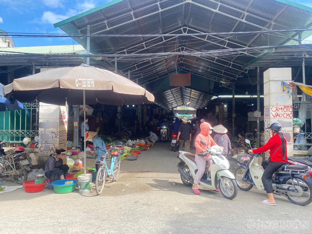Tại chợ Vân Canh, TP Hà Nội, các tiểu thương tại chợ, cho biết hầu hết các loại rau đều tăng giá, trong đó tăng mạnh nhất là rau thì là, rau mùi và rau muống. clo_br_z8231947650998-5ab157de1cdddb630eb53d1edc637fd1.jpg