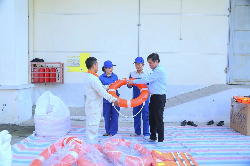 Đẩy mạnh thực hiện thủ tục hành chính trên môi trường điện tử Đẩy mạnh thực hiện thủ tục hành chính trên môi trường điện tử