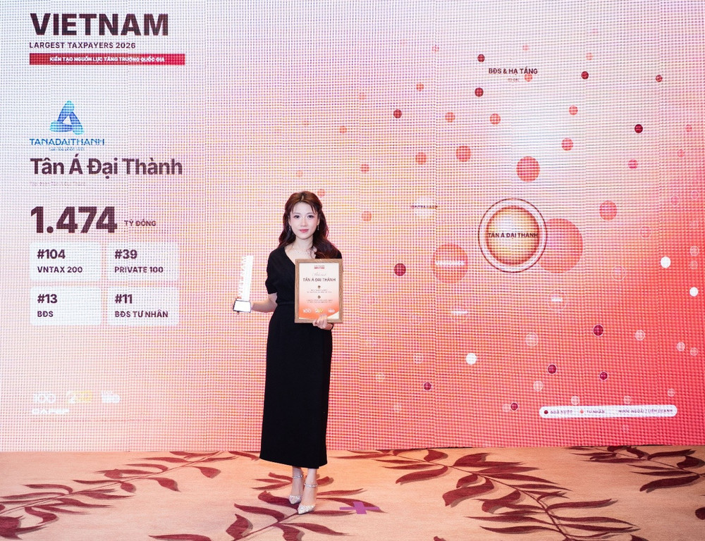 Đại diện Tân Á Đại Thành tại Lễ tôn vinh PRIVATE 100 ở Hà Nội. word-9aeji8-61.jpg